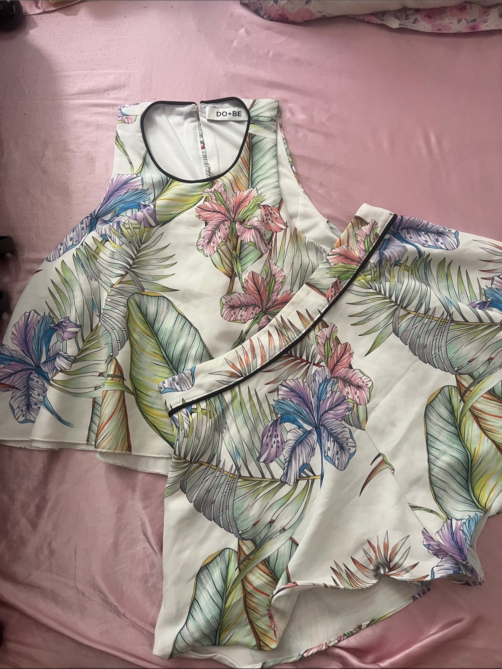 DO+BE White Tropical Floral Ruffled Camisole Set